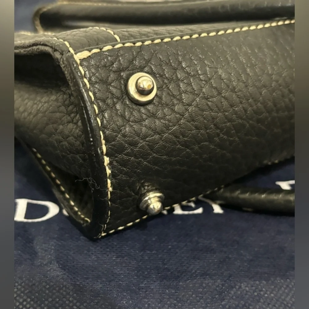 Dooney & Bourke Black Pebbled Leather Shouder Bag with Blue Duck Hangtag - Picture 5 of 11